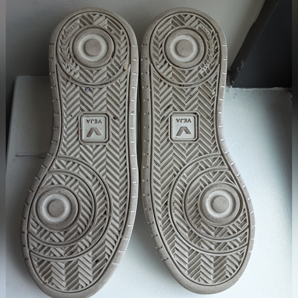 Veja V-12 White Leather Sneakers - Picture 8 of 8